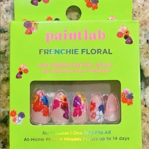 Paint Lab Press-On Gel Nails ( Frenchie Floral )